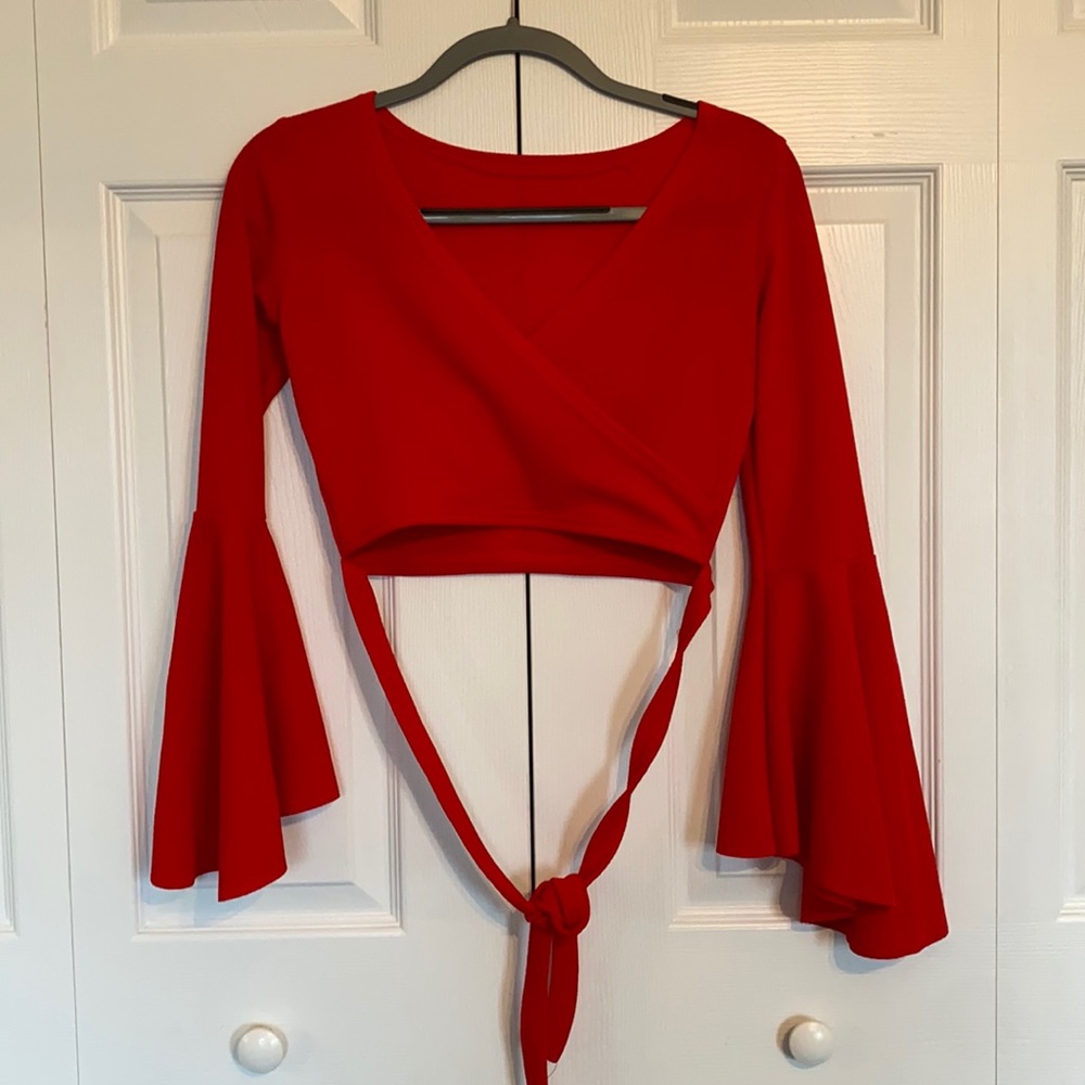 Red V neck crop top with crossover straps, M, forever 21, great condition